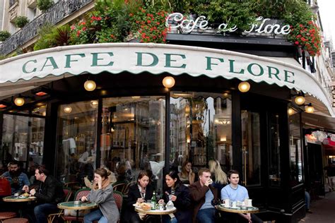 Dans Le Cafe De La Jeunesse Perdue Broche Patrick Modiano
