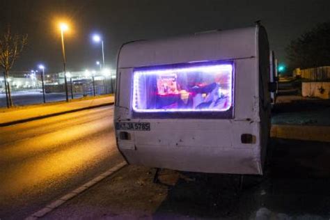 dark prostituierter im wohnwagen netflix
