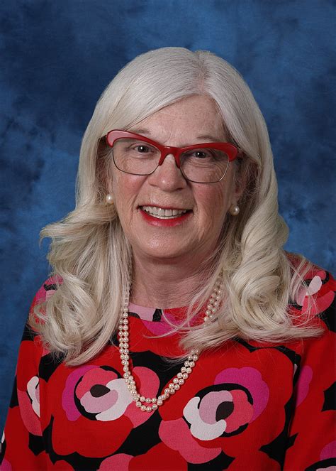 darlene novinger biography