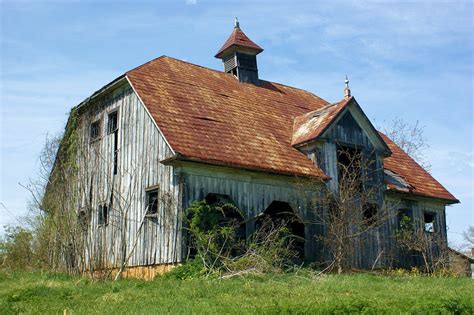 dating an old barn through architecture