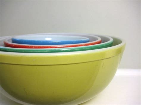 dating pyrex primary bowls