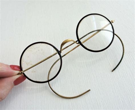dating vintage eyeglasses
