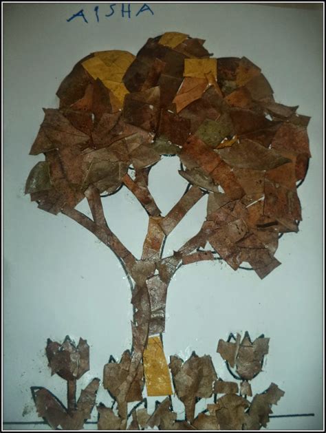 daun yang menempel di pohon