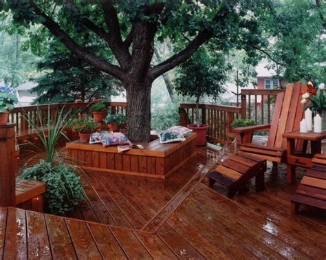deck built around tree...wish I had a tree to work with and do this