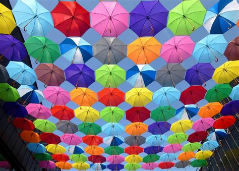 define colorful