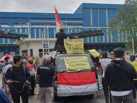 DEMO DEPOK：Massa Demo di Depan KPUD Jakarta, Tuntut PSU di TPS Pinang Ranti