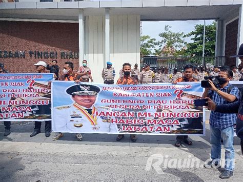 DEMO DI KEJATI RIAU：Petir Desak Pemeriksaan ‘Raja Sawit’ dari Riau atas Dugaan