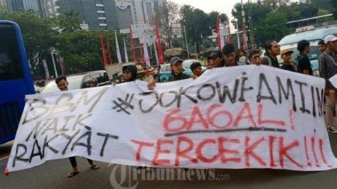 DEMO HARI INI DI CIKARANG：Ratusan Warga Lakukan Aksi Demo di Kantor KPU dan Bawaslu