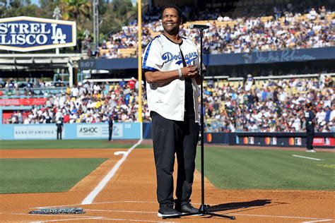 Denzel Washington honors Jackie Robinson with a speech at the 