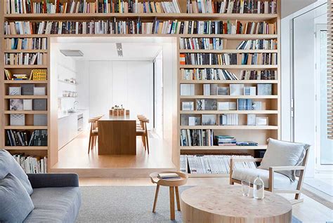 Descubre cómo organizar una biblioteca en casa pequeña de forma eficiente