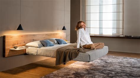 Descubre la modernidad de una cama suspendida en el aire: ¡Diseño innovador para tu descanso!