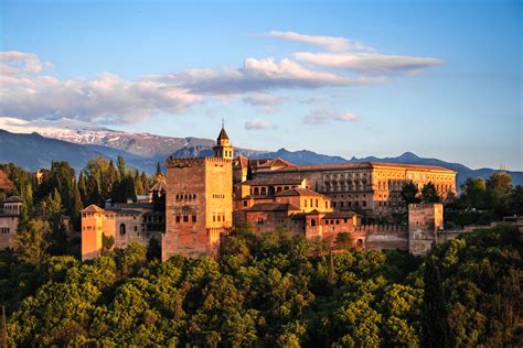 Descubre las mejores fotos de Granada: belleza y encanto en cada imagen.