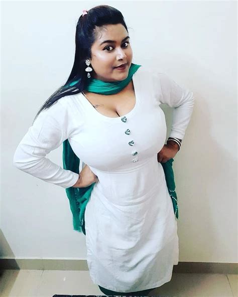 desi aunties showing boobs