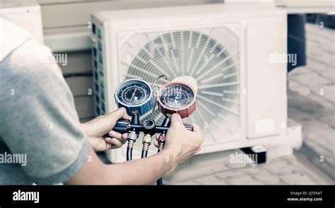 detecting refrigerant