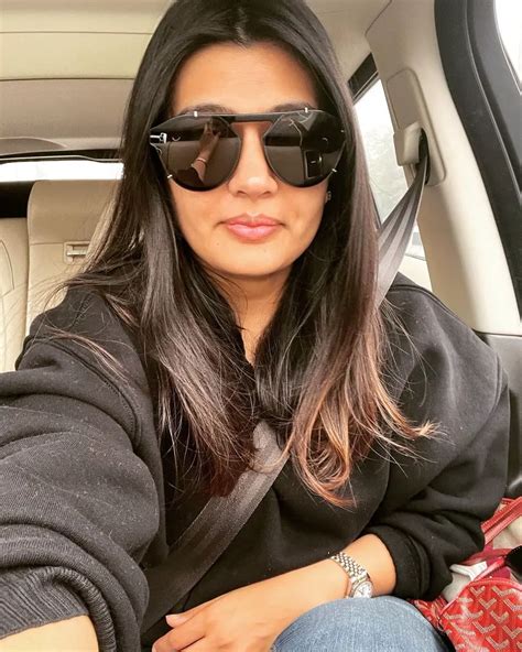 devanshi popat biography examples