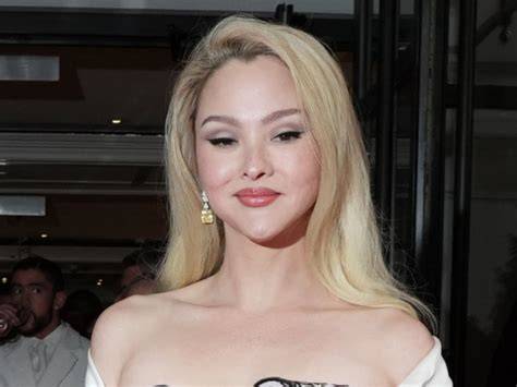 devon nude