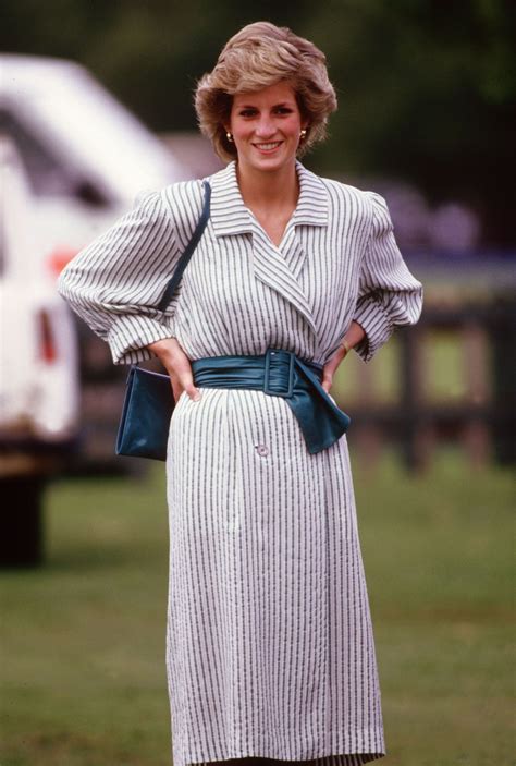 Read Online Diana Her Life In Fashion Diana Princess Of Wales 