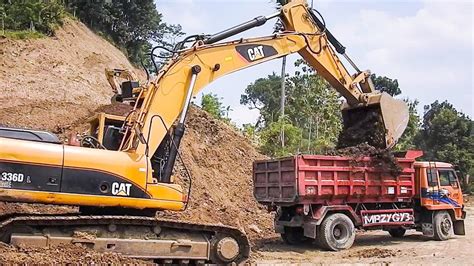 Diggers At Work ( Big Trucks)