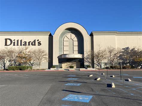 Dillards Mall Of La