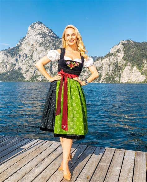 dirndl nude