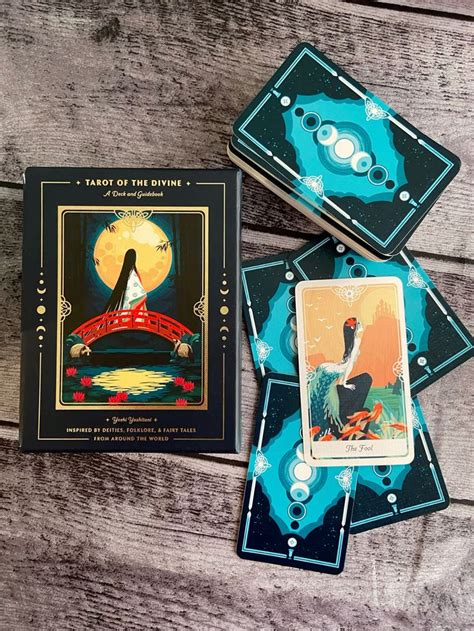 Divine Int Tarot