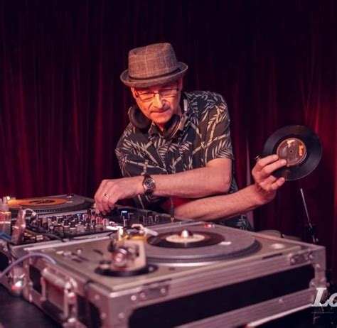 dj andy smith biography