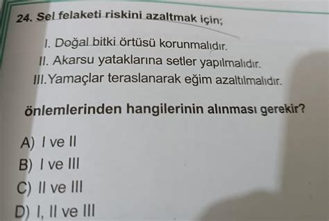 doğal bitki örtüsü korunmalı ve akarsu havzaları ağaçlandırılmalı, akarsu yataklarında taşkın olasılığı olan yerlere taşkın setleri yapılmalı, dere yatakları ıslah edilerek kontrol altına alınmalı, akarsuların taşkın yatakları yerleşmeye açılmamalı, kentlerde yüzey sularının yer altına akmasını sağlayan alt yapı sistemleri kurulmalı,Erozyondan Korunma Yöntemleri Erozyonu önlemek ve toprağı korumak için alınabilecek başlıca önlemler şunlardır: • Doğal bitki örtüsü korunmalı ve çıplak yerler ağaçlandırılmalıdır.