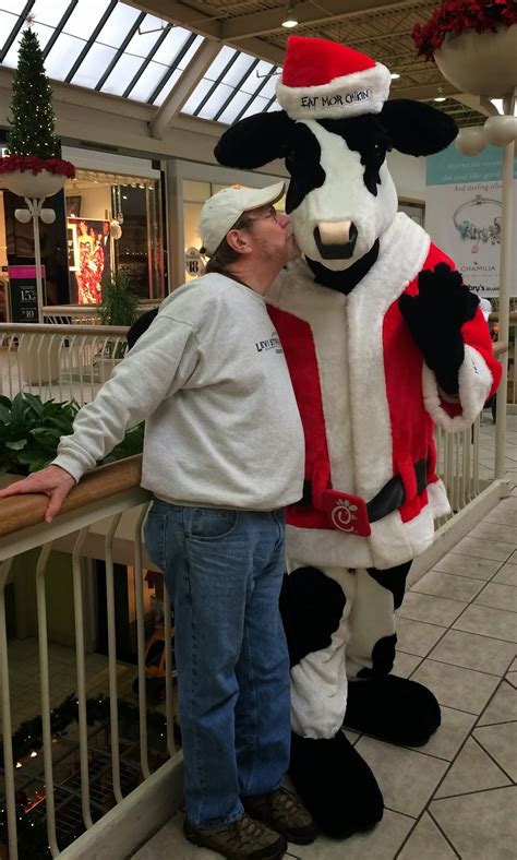 does chick fil a hire gays