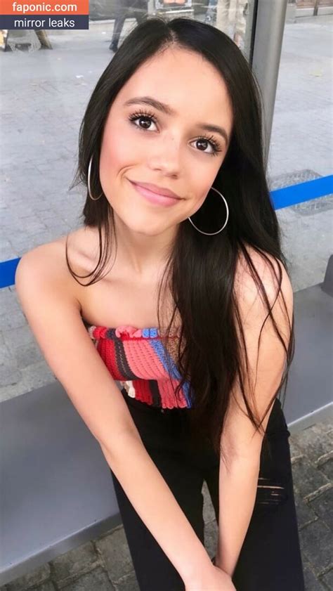 does jenna ortega have snapchat