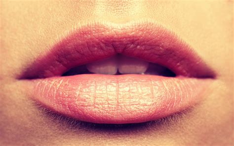 does kissing make your lips softer