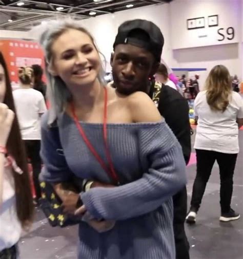 does tobi from sidemen have a girlfriend