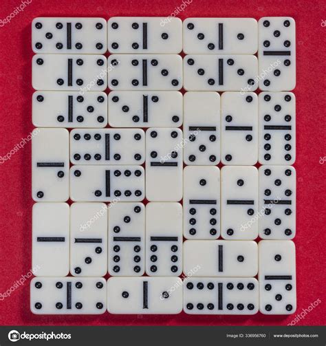 domino nude