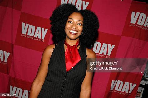 doria roberts biography