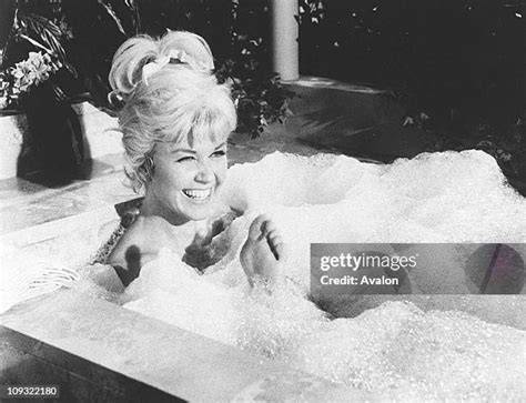 doris nude