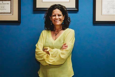 Dr Mindy Pelz