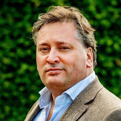 dr. Marina on Twitter: "Arjen Lubach legt in zijn Avondshow …