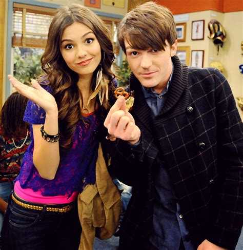 drake bell dating victoria justice
