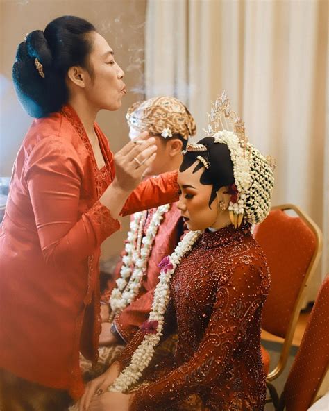 dukun | Dukun Terkenal Dalam Mitos Indonesia KBBI Online