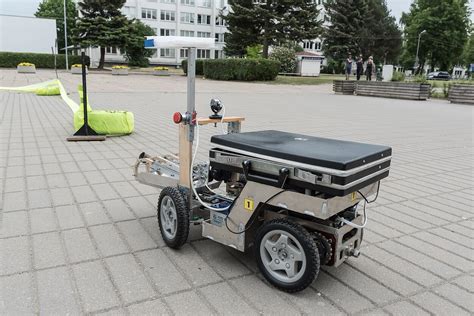 dvejetainių parinkčių robotas mobilusis)