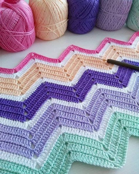 easy to execute, the zig zag pattern is a model made in crochet threads