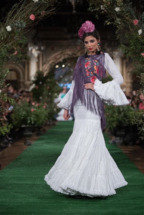 El Rocío Traje de Flamenca: Descubre la Belleza y Elegancia de la Moda Flamenca. ¡Impresiona con tu estilo en la Feria de Abril!