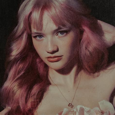 ella red nude