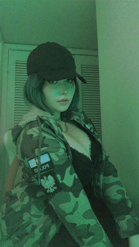 ellie.secret creator profile