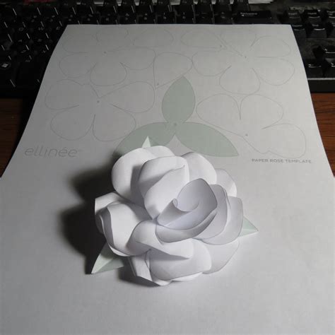 ellinee paper rose template