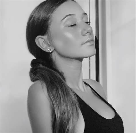 emalie.das nude