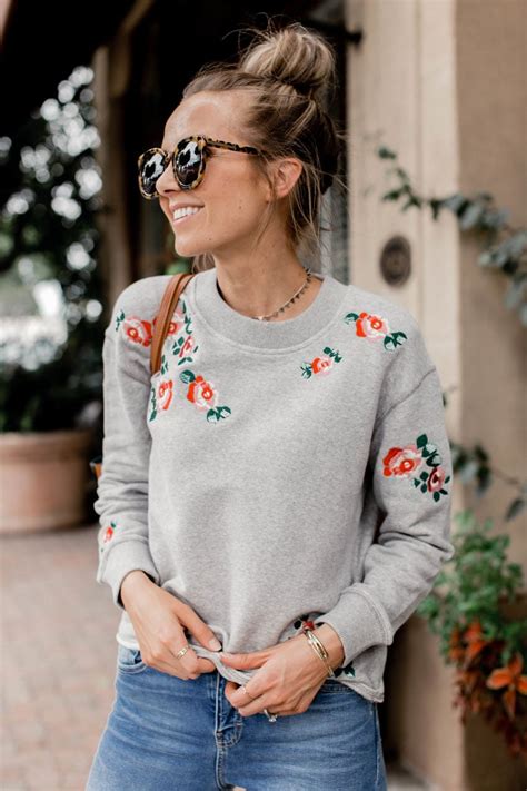 Embroidered picture sweatshirt