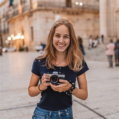 emese_