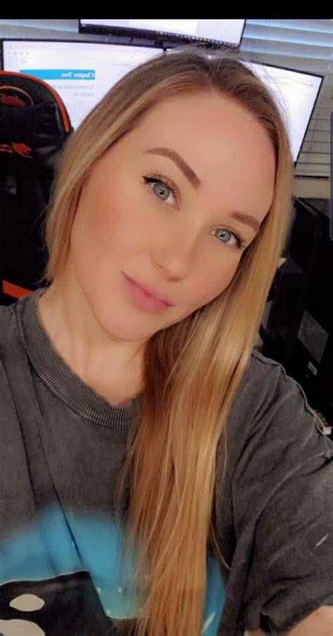 emily chestnut onlyfans