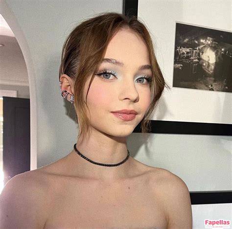 emma.myers nude