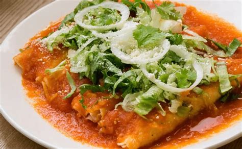 Enchiladas Rojas De Pollo